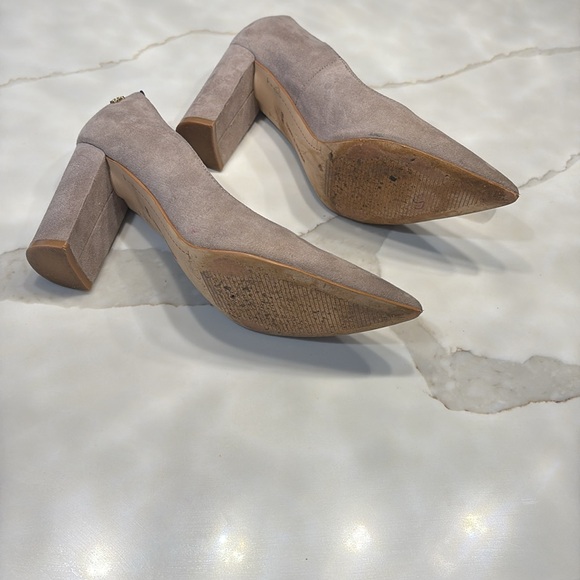 Tommy HilfigerTan Heels with Pointed Toe Design - Picture 9 of 12